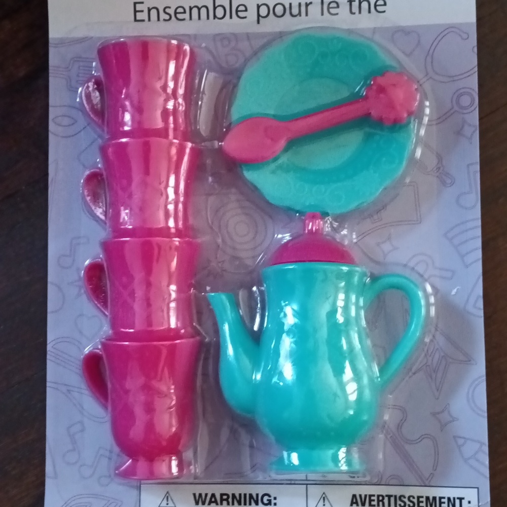 NWT Childrens Montessori Learning food make believe Tea Party Cups Plates